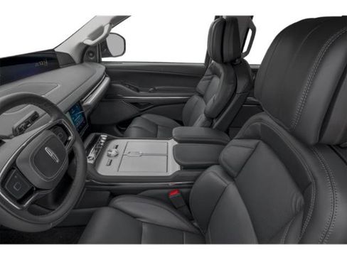 New 2026 Lincoln Navigator Reserve image 6