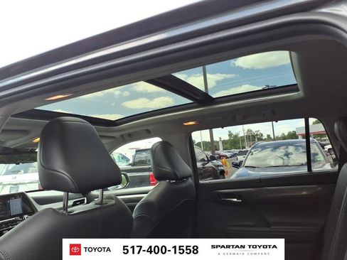 Used 2021 Toyota Highlander Platinum AWD/4WD image 12