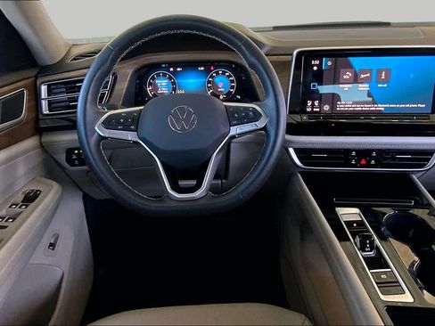 Used 2024 Volkswagen Atlas SE FWD image 6