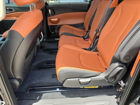 New 2026 Kia Carnival EX FWD image 17