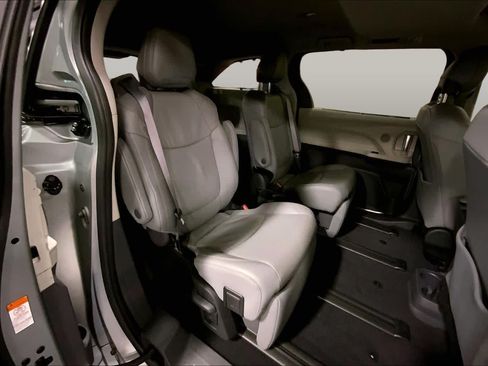 Used 2024 Toyota Sienna Limited AWD/4WD image 19