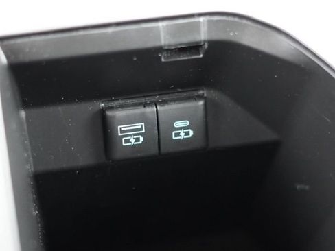 Used 2022 Toyota Camry XSE image 35