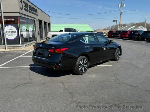 Used 2022 Nissan Altima 2.5 SV image 16
