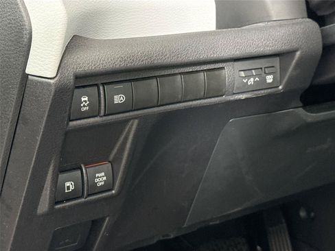 Certified 2025 Toyota Sienna XLE FWD image 16