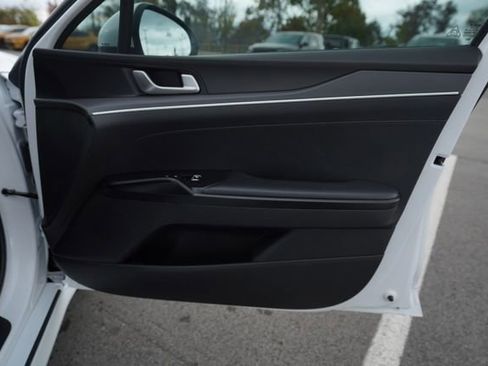 Used 2022 Kia K5 LXS image 21