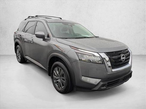 Used 2025 Nissan Pathfinder SV FWD image 3