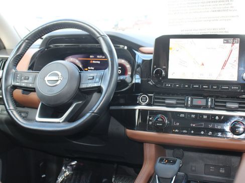 Used 2023 Nissan Pathfinder Platinum image 26