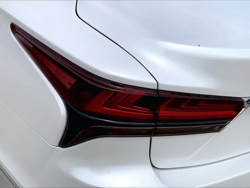 Used 2022 Lexus LS 500 w/ Interior Upgrade Package RWD image 27