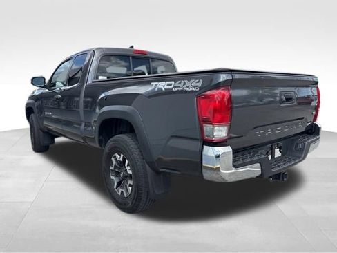 Used 2017 Toyota Tacoma TRD Off-Road w/ Tow Package image 8