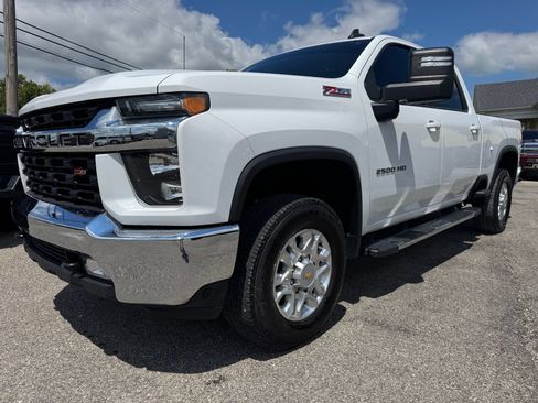 Used 2023 Chevrolet Silverado 2500 LT w/ Convenience Package AWD/4WD image 2