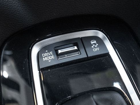 Used 2024 Toyota Corolla SE w/ SE Package image 18