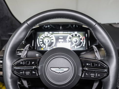 Used 2025 Aston Martin V8 Vantage Coupe image 11