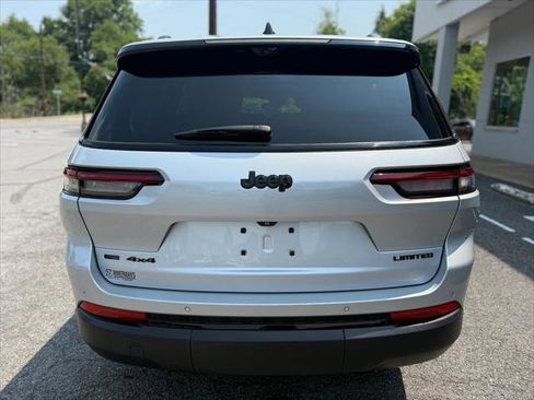 Certified 2022 Jeep Grand Cherokee L Limited w/ Luxury Tech Group II image 8