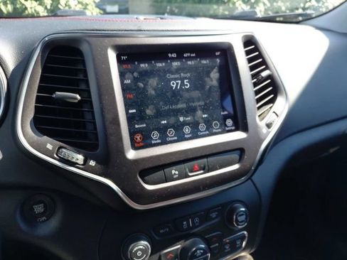 Used 2020 Jeep Cherokee Trailhawk w/ Cold Weather Group AWD/4WD image 8