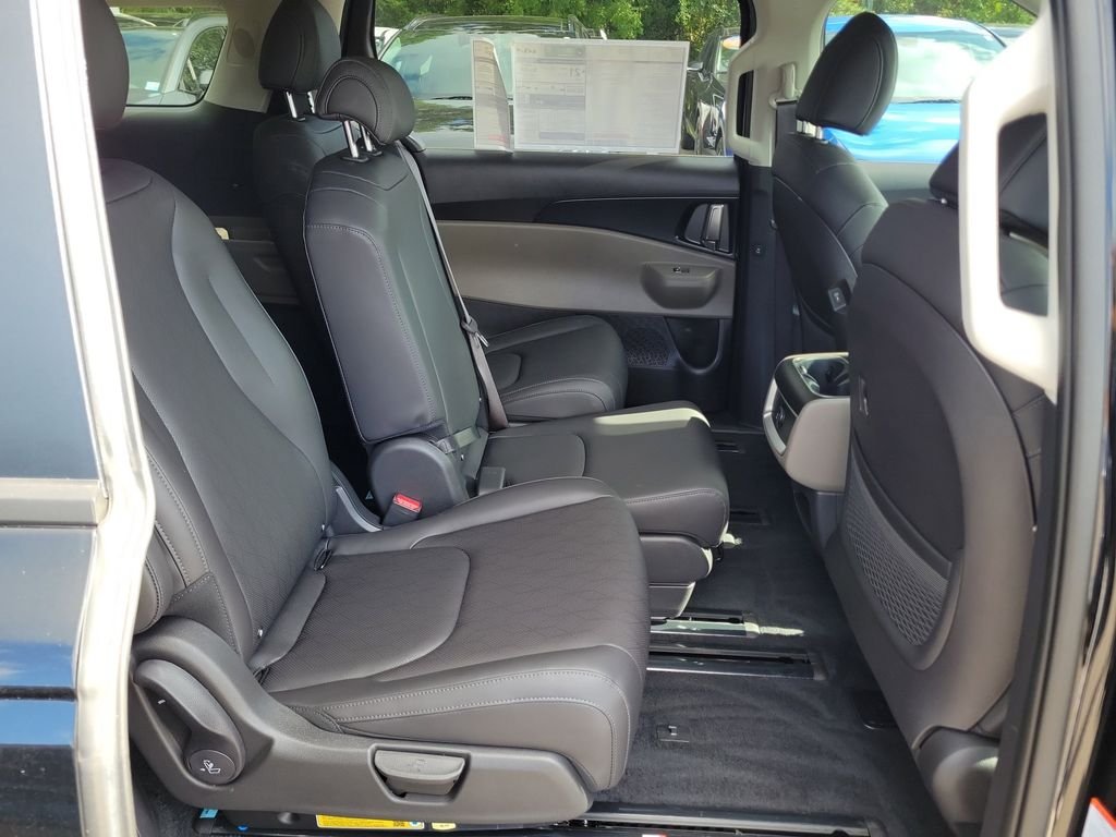 New 2026 Kia Carnival FWD image 12