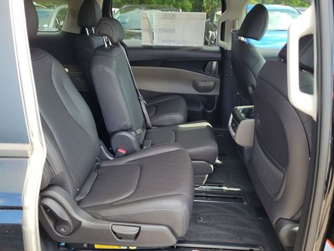 New 2026 Kia Carnival FWD image 12