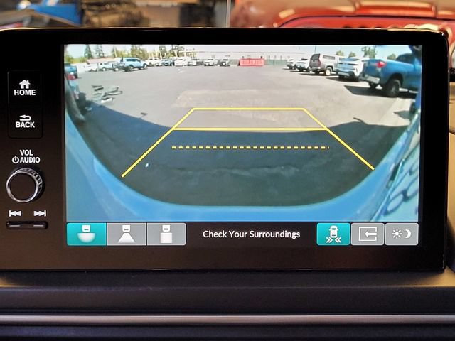 Used 2025 Honda Pilot Touring image 13