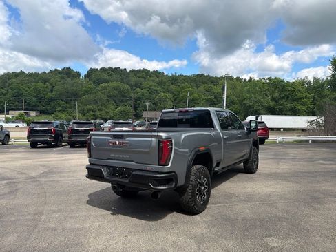 Used 2024 GMC Sierra 2500 AT4X AWD/4WD image 3