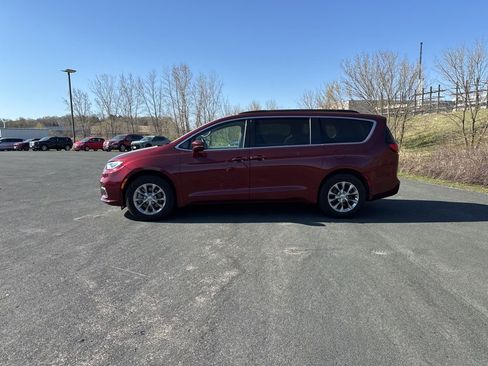 Used 2022 Chrysler Pacifica Touring-L AWD/4WD image 4