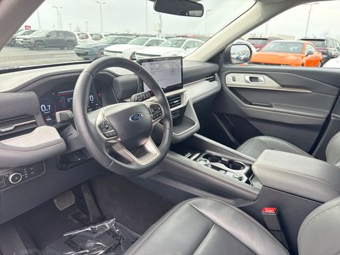 Used 2025 Ford Explorer Active w/ Active Comfort Package AWD/4WD image 10