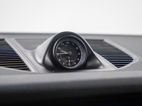 Certified 2025 Porsche Macan image 29