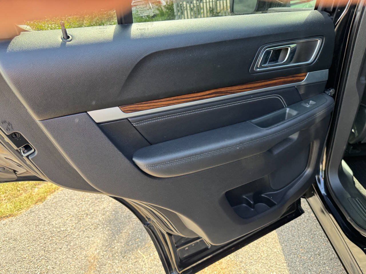 Used 2018 Ford Explorer Limited w/ Equipment Group 301A FWD image 39