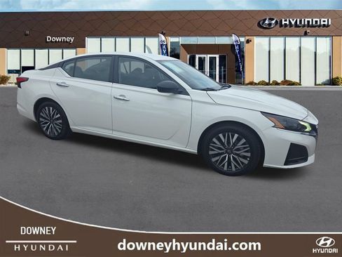 Used 2025 Nissan Altima 2.5 SV FWD image 7