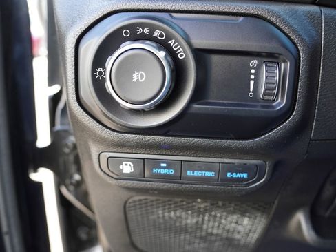 Used 2023 Jeep Wrangler Unlimited Sahara w/ Cold Weather Group image 23