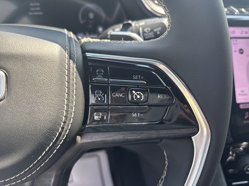 Used 2023 Jeep Grand Cherokee L Overland AWD/4WD image 19