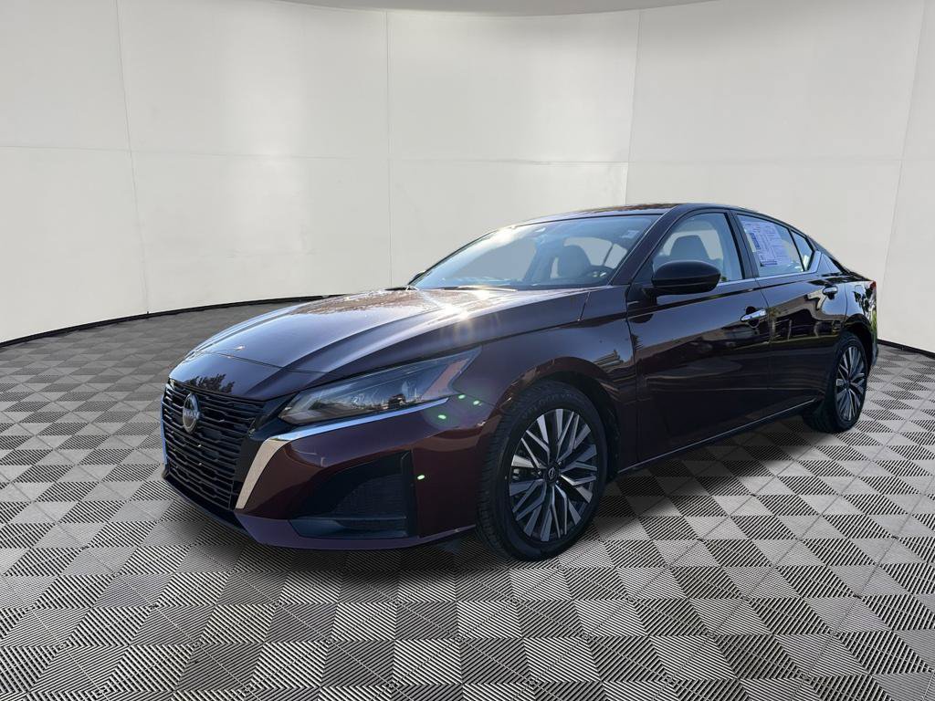 Used 2025 Nissan Altima 2.5 SV FWD image 3