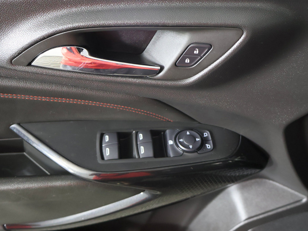 Used 2025 Chevrolet Trax RS FWD image 30
