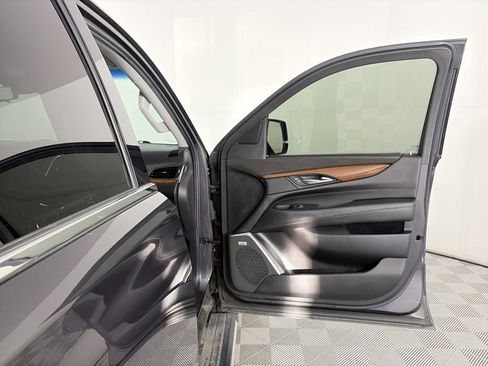 Used 2018 Cadillac Escalade Premium Luxury image 30