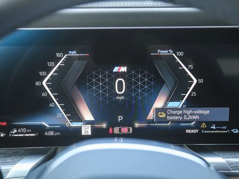 Used 2025 BMW 750e xDrive w/ Premium Package image 18