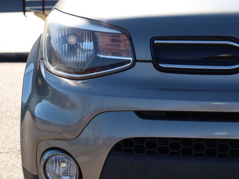 Used 2017 Kia Soul + image 14