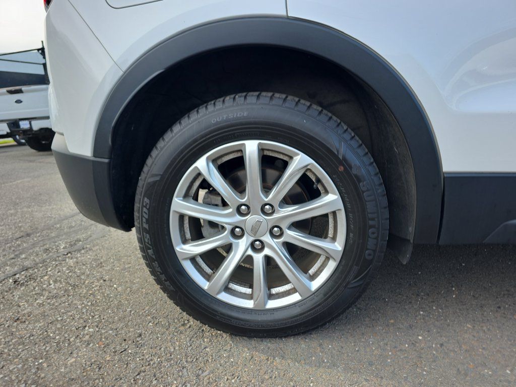 Used 2021 Cadillac XT4 Luxury w/ Cold Weather Package AWD/4WD image 11