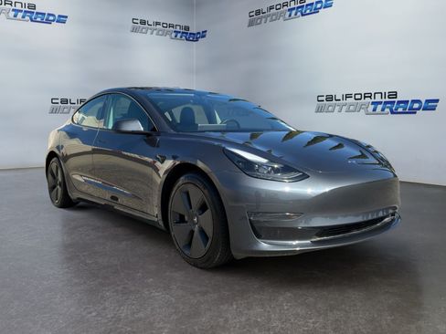 Used 2023 Tesla Model 3 Standard Range RWD image 3