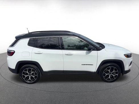 Used 2025 Jeep Compass Limited AWD/4WD image 16
