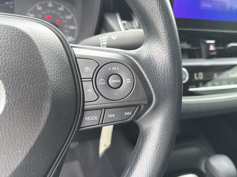 Used 2025 Toyota Corolla LE FWD image 25