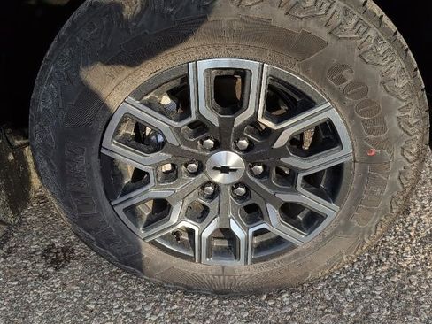 Used 2024 Chevrolet Colorado Z71 w/ Z71 Convenience Package 2 image 23