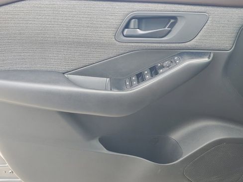 Used 2023 Nissan Rogue S image 24