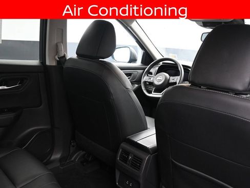 Used 2024 Nissan Rogue SL AWD/4WD image 15