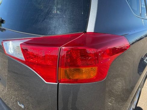 Used 2015 Toyota RAV4 LE FWD image 15