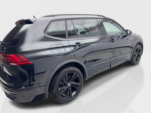 Used 2024 Volkswagen Tiguan SE R-Line image 13