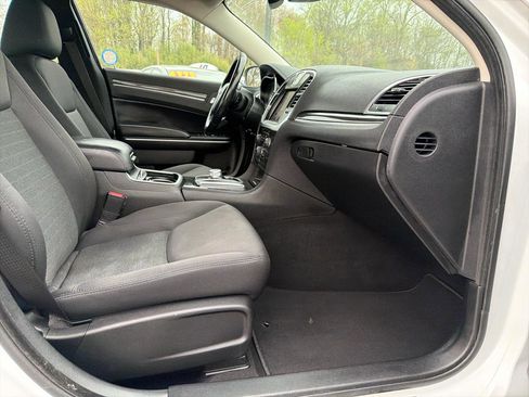 Used 2019 Chrysler 300 Touring w/ Sport Appearance Package image 16