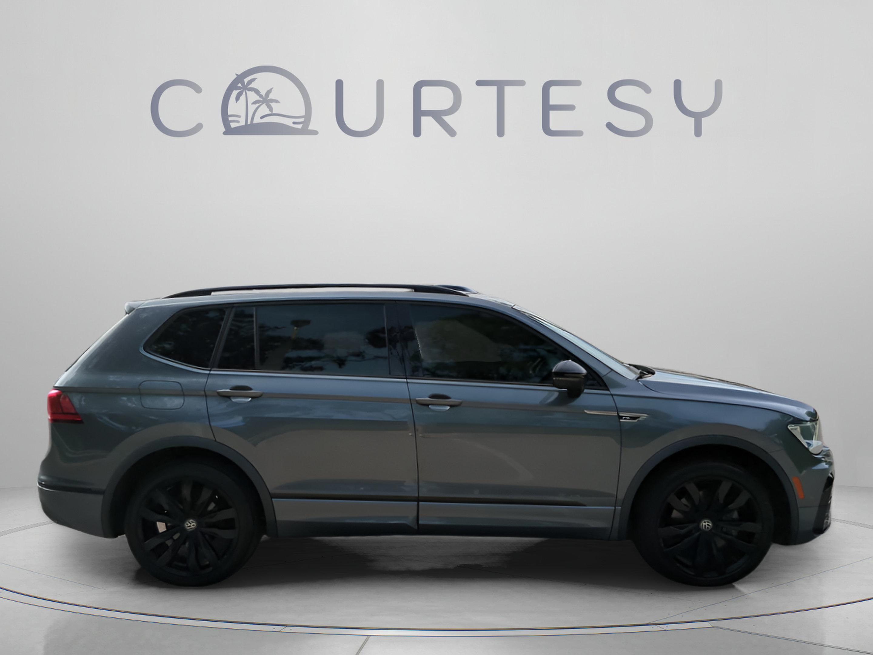 Used 2020 Volkswagen Tiguan SE R-Line FWD image 8