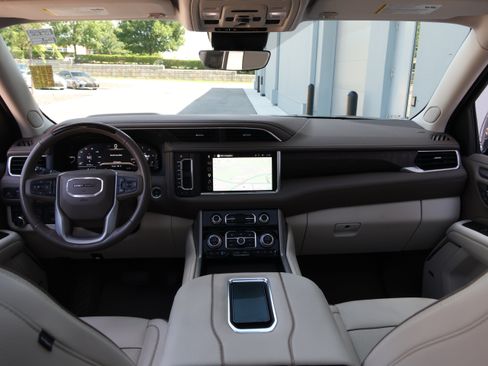 Used 2023 GMC Yukon Denali w/ Advanced Technology Package AWD/4WD image 20
