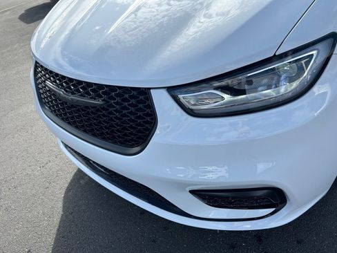 New 2026 Chrysler Pacifica Select w/ S Appearance Package FWD image 8