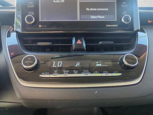 Used 2021 Toyota Corolla LE image 15
