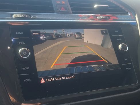 Used 2020 Volkswagen Tiguan SE w/ Panoramic Sunroof Package image 10