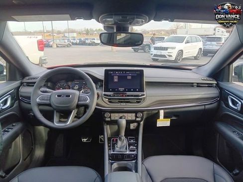 New 2026 Jeep Compass Latitude image 12